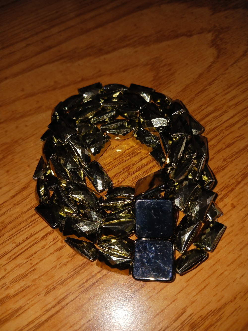 Multi-Strand Faceted Metallic Stretch Bracelet